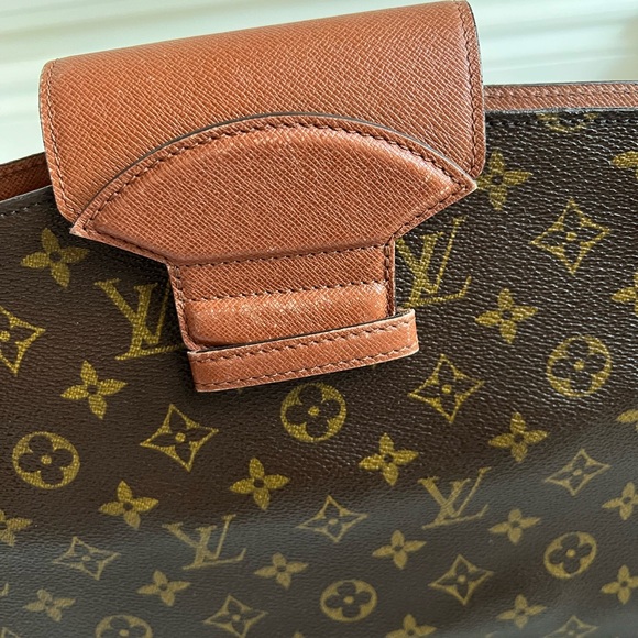 Authentic Louis Vuitton Courcelles Shoulder Bag/ Crossbody - Picture 7 of 15